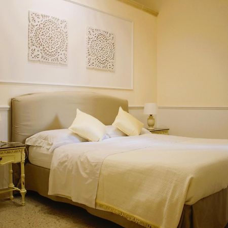 Dimora Le Tre Muse Guesthouse Lecce Extérieur photo