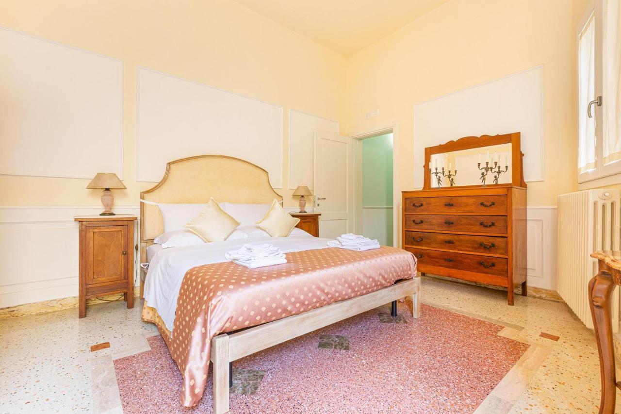 Dimora Le Tre Muse Guesthouse Lecce Extérieur photo