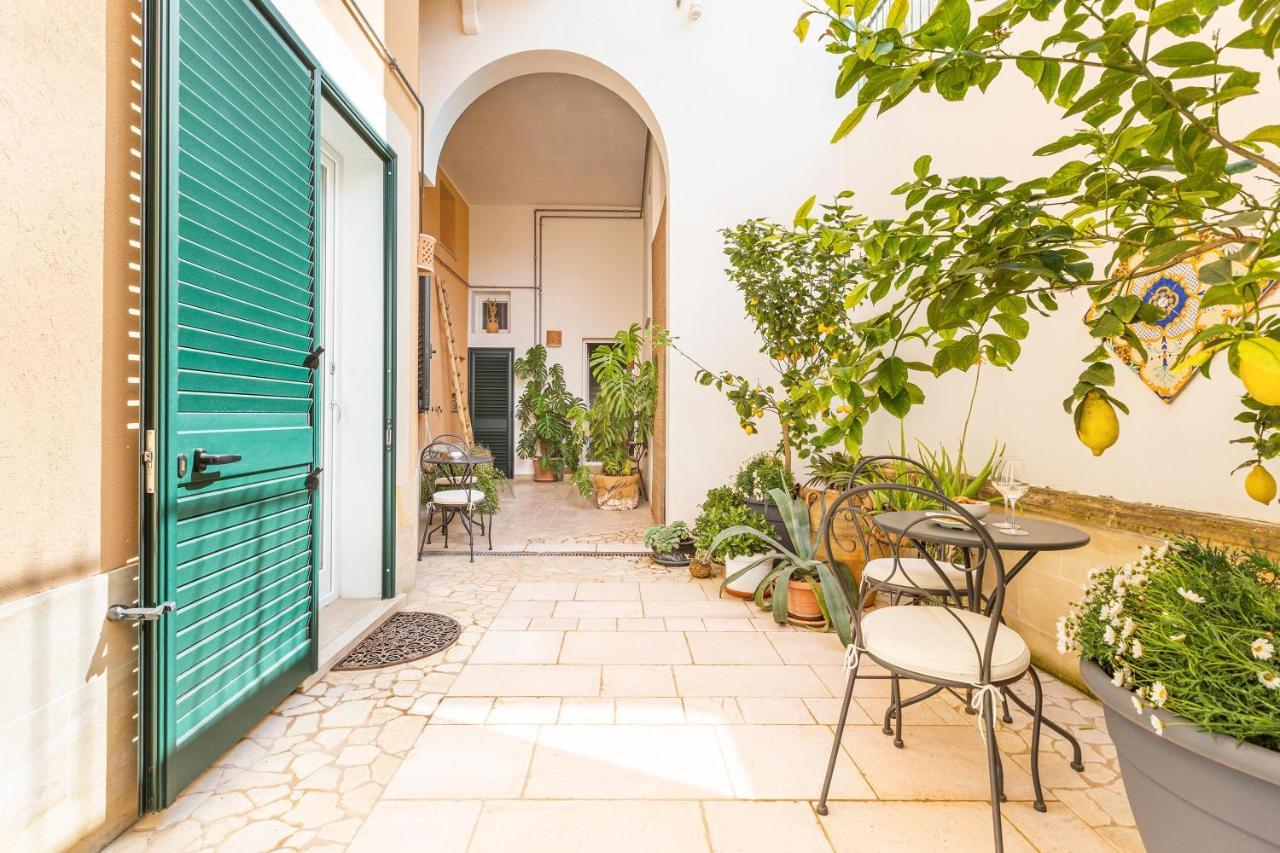 Dimora Le Tre Muse Guesthouse Lecce Extérieur photo