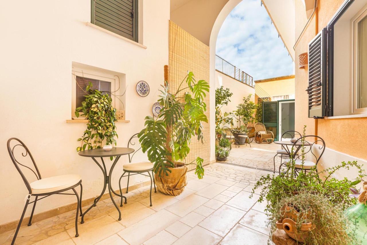 Dimora Le Tre Muse Guesthouse Lecce Extérieur photo