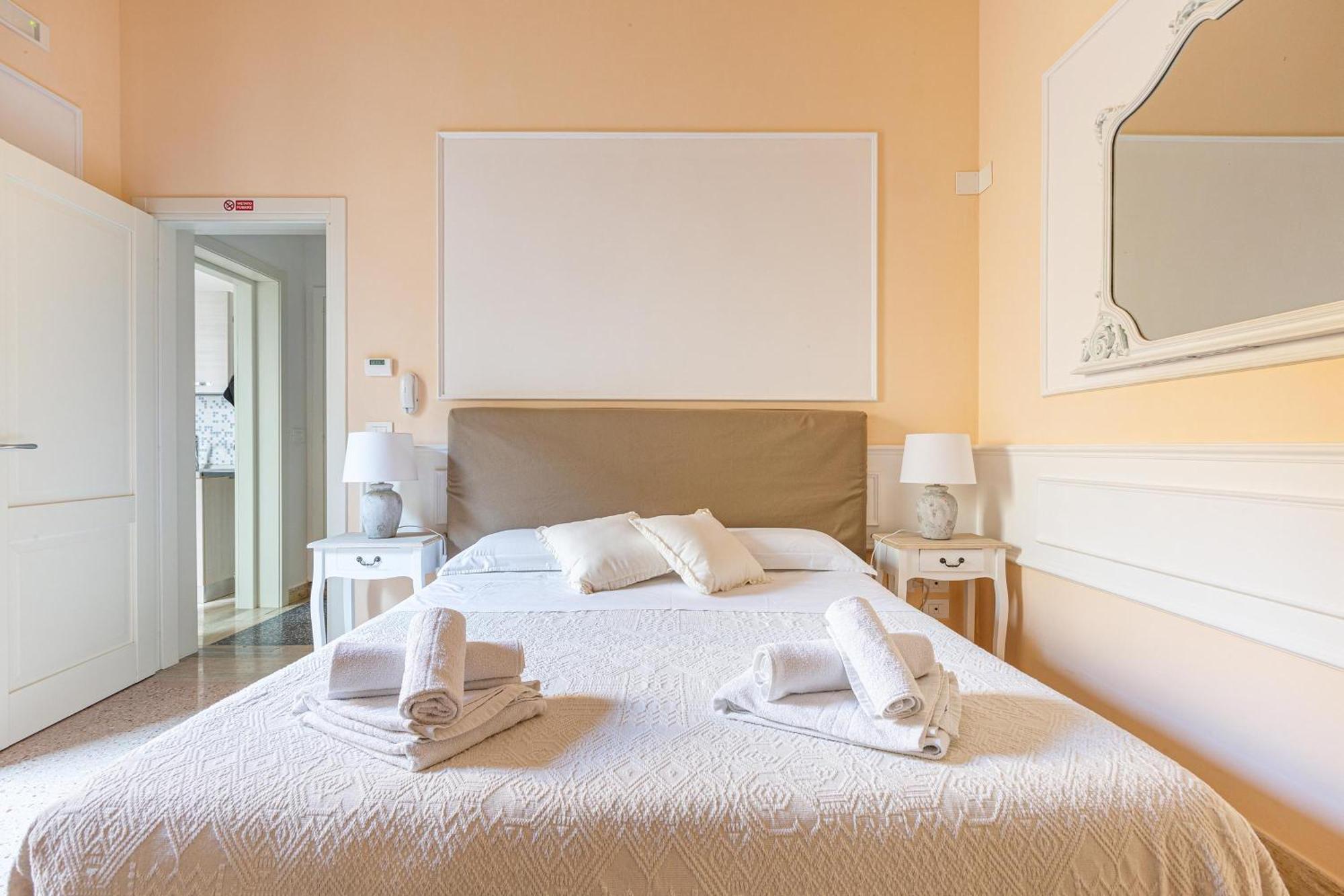 Dimora Le Tre Muse Guesthouse Lecce Extérieur photo