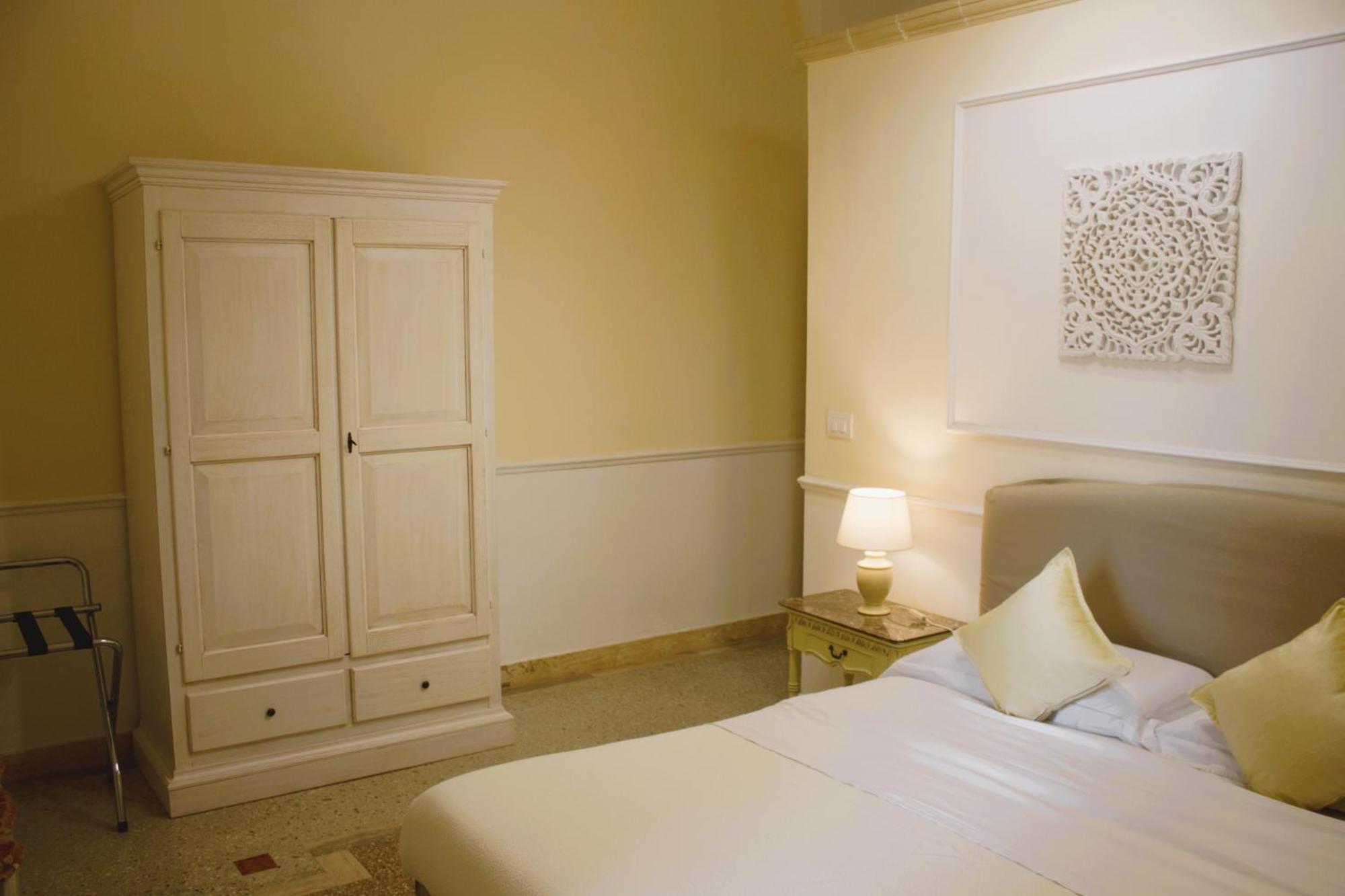 Dimora Le Tre Muse Guesthouse Lecce Extérieur photo