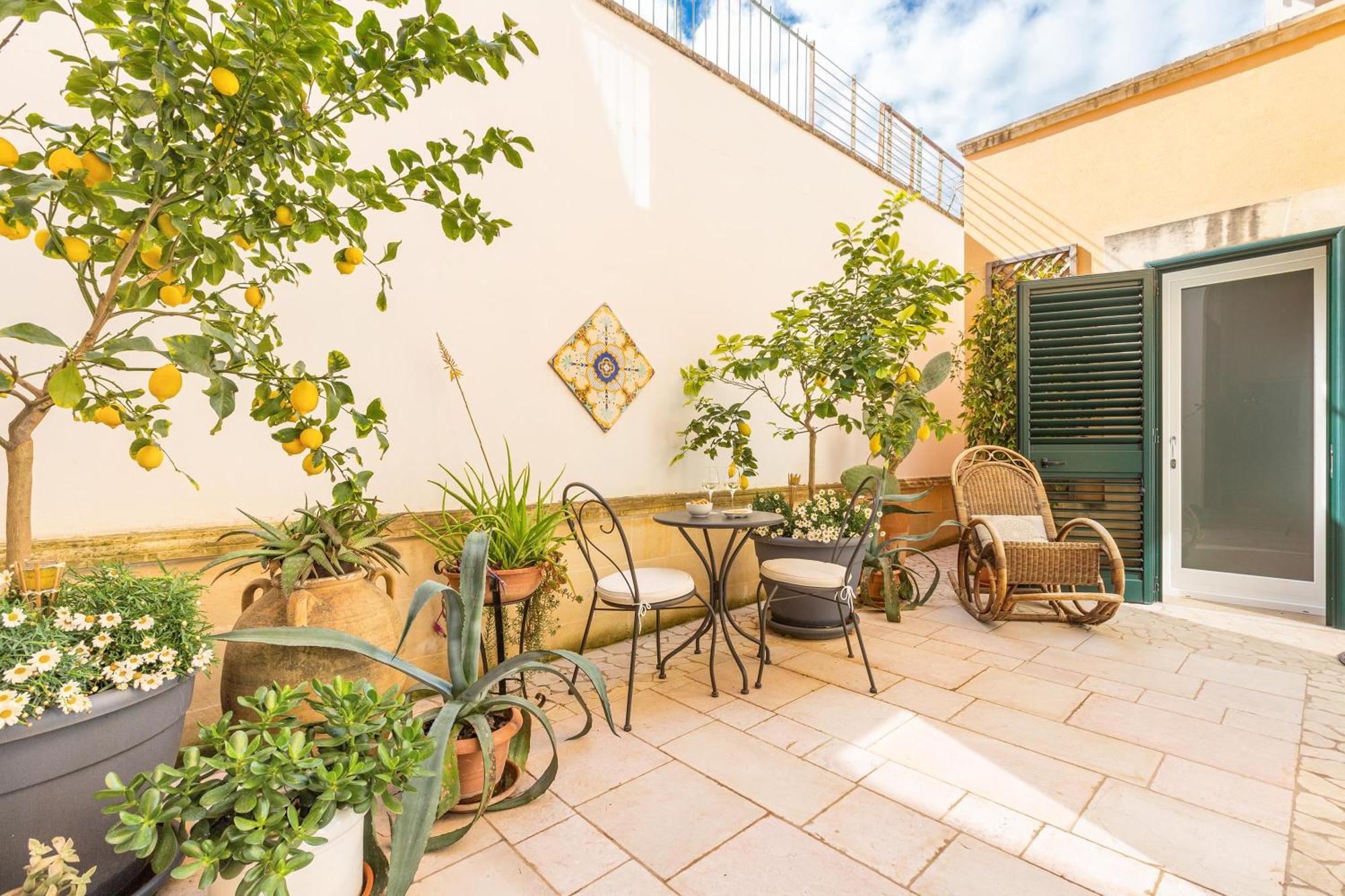 Dimora Le Tre Muse Guesthouse Lecce Extérieur photo