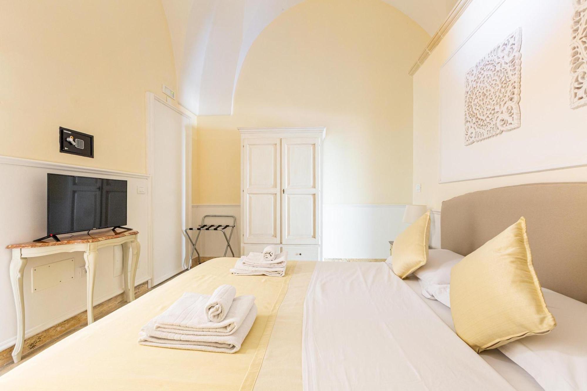 Dimora Le Tre Muse Guesthouse Lecce Extérieur photo